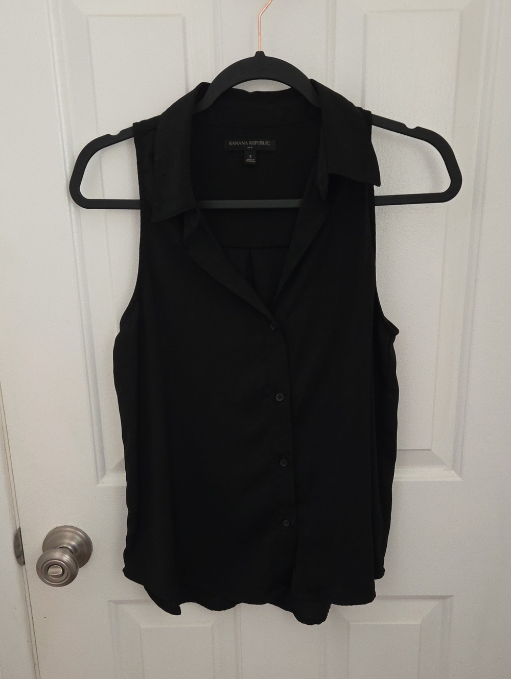 Banana Republic Black Sleeveless Button-Down Blouse